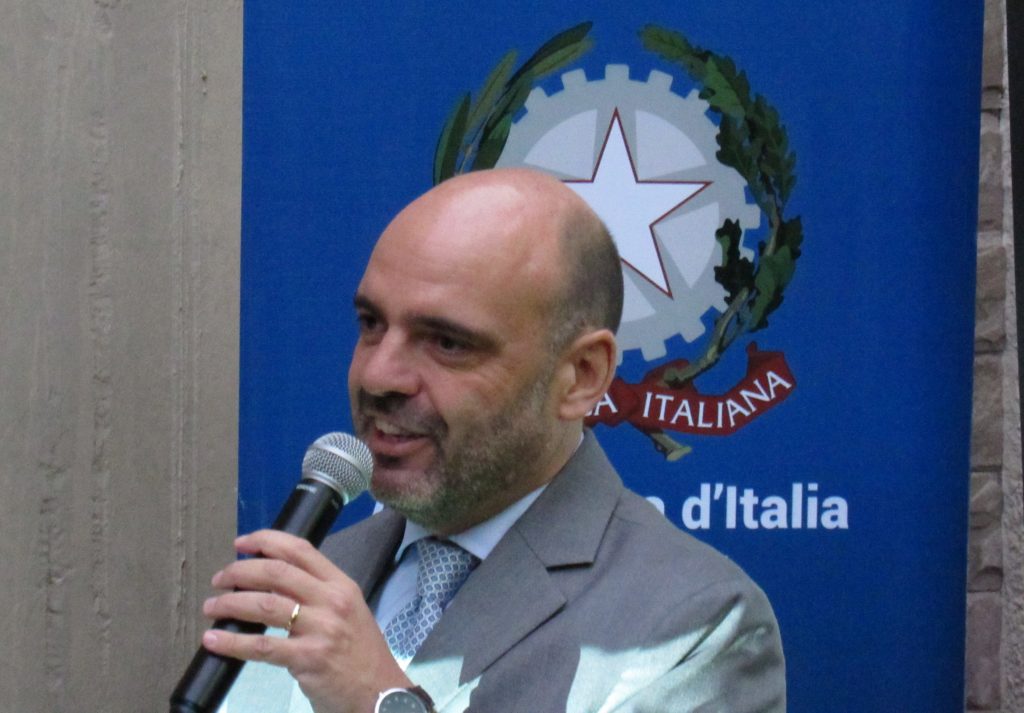 comunidad italiana - Embajador Annis En Asociación Lucani Discurso