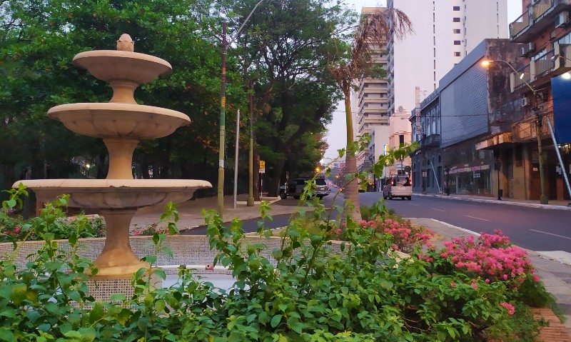 Piccola Italia - Fuente Frente A La Plaza Uruguaya