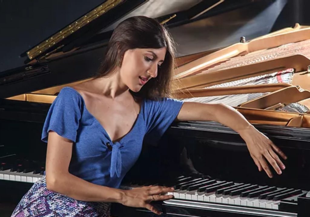 Chiara D´Odorico - Junto a su piano