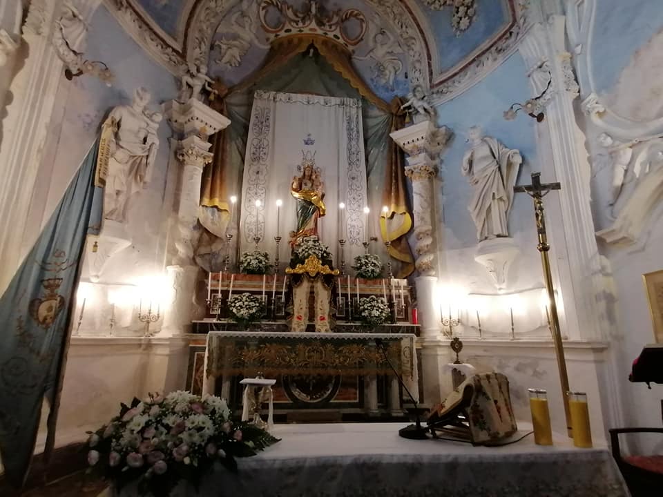 la statua lignea della Madonna della catena venerata all'interno della chiesa della Mercede.