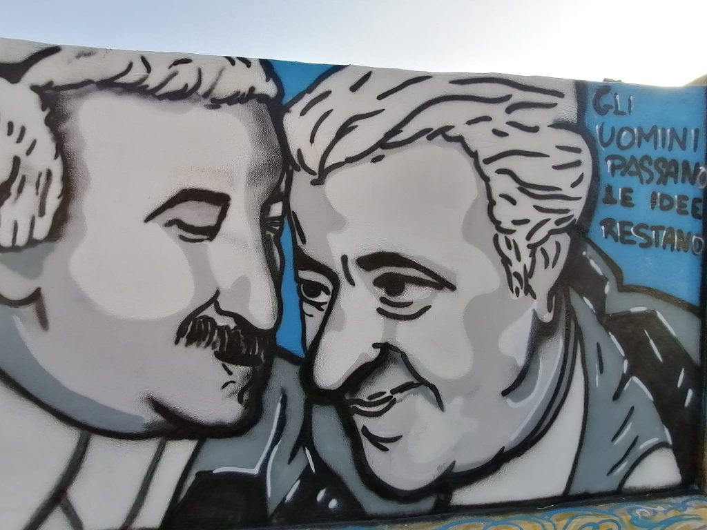 Il murales realizzato in via Benedetto Croce a Biancavilla, a ridosso dello stadio e vicino al plesso scolastico DON BOSCO