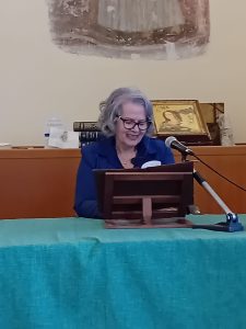 Anna Gurgone nel corso della rassegna letteraria Se leggi ti lib(e)ri ad Ischia Fonte A. Gurgone