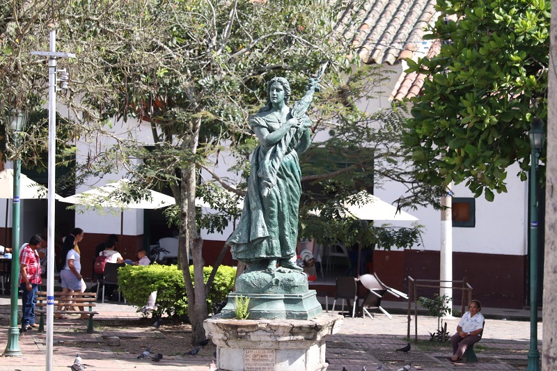 Guaduas - Estatua De Policarpa