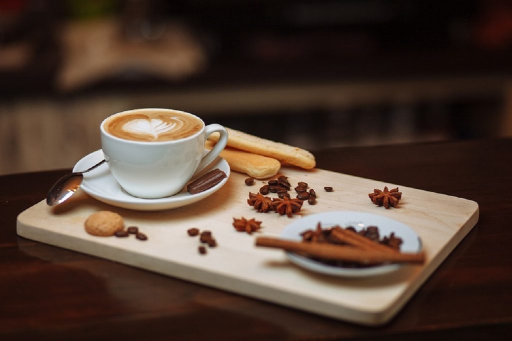 Cafe - Taza De Cafe Con Pan Y Chocolate