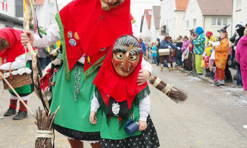 Epifanía y fiesta de la Befana en Urbania, Italia 