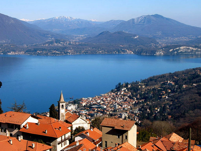Lago Maggiore - Casas Y Montañas