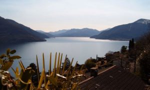 Lago Maggiore - Vista De Las Momtañas Del Agua