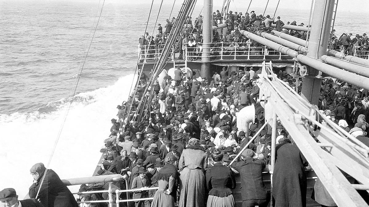 Em alguns momentos o êxodo foi tão grande que navios partiam abarrotados. 