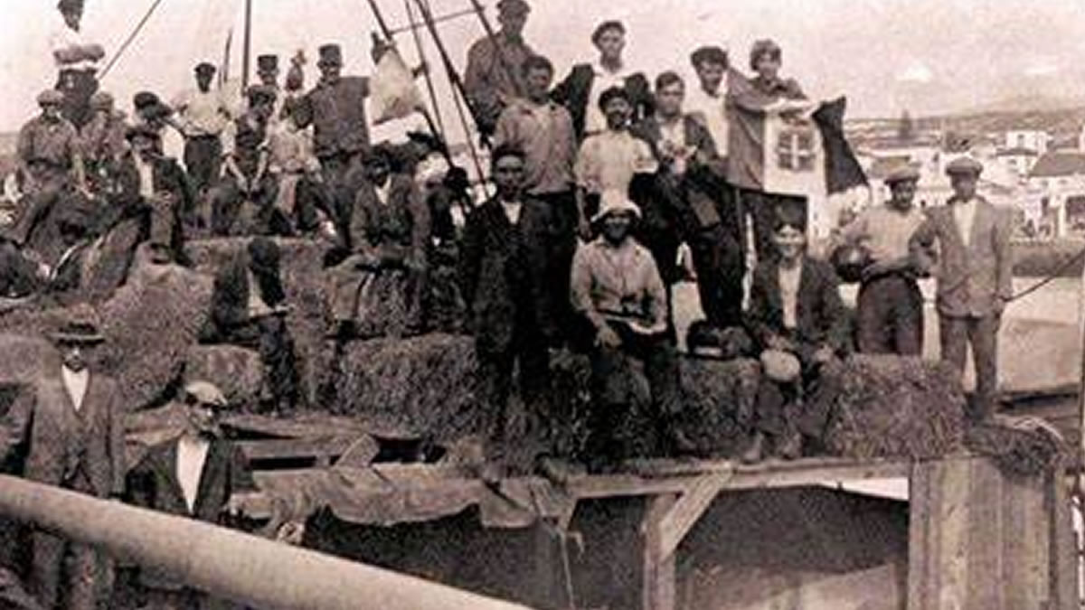 Imigrantes chegavam carregando a Bandeira do Reino da Italia.