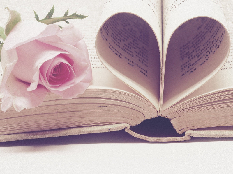 Amore E Poesia - un libro com le pagine a forma di cuore
