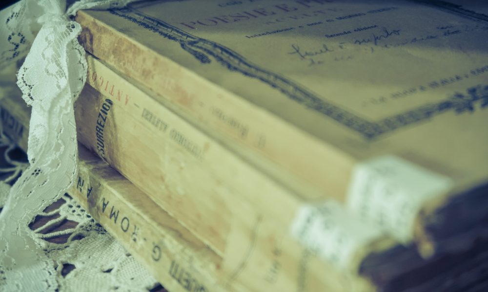 profesora incentiva la literatura italiana - Libro