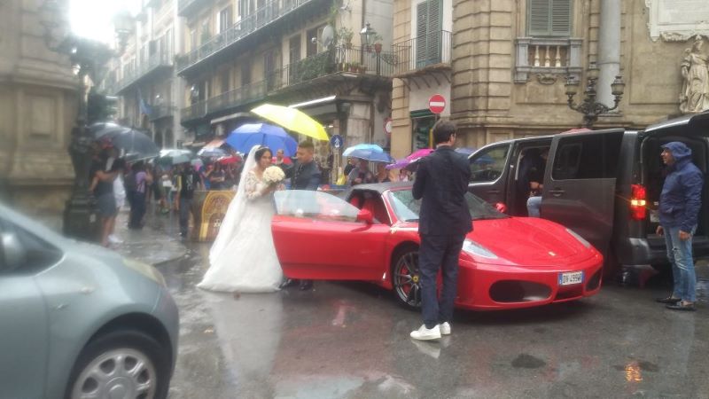 Matrimonios - Auto Rojo