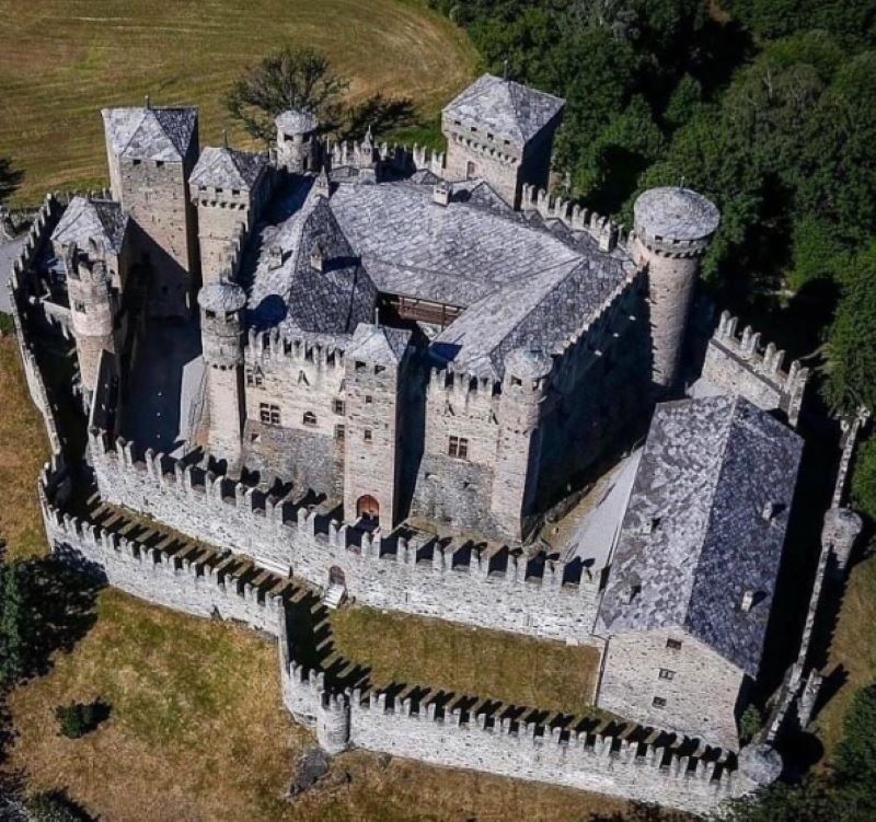 valdostani - Castello Di Fenis