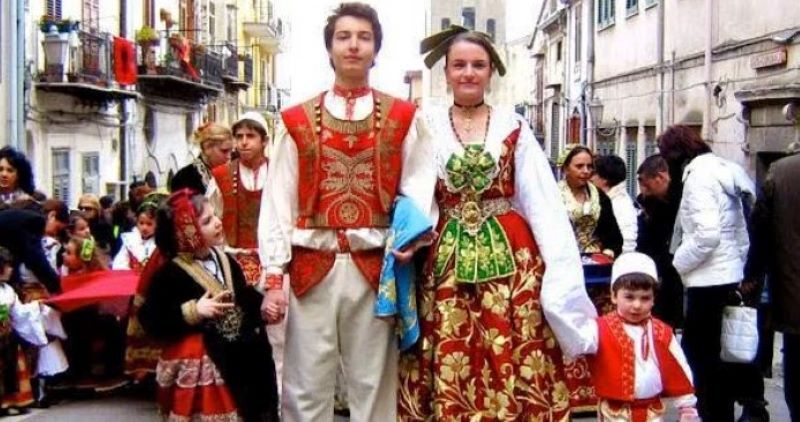 Arbëreshë - Vestimentas Típicas Coloridas
