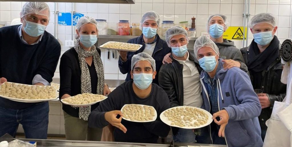 Hogar Italiano - Cocinando