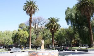 Plaza Chile - Fuente Y Monumento