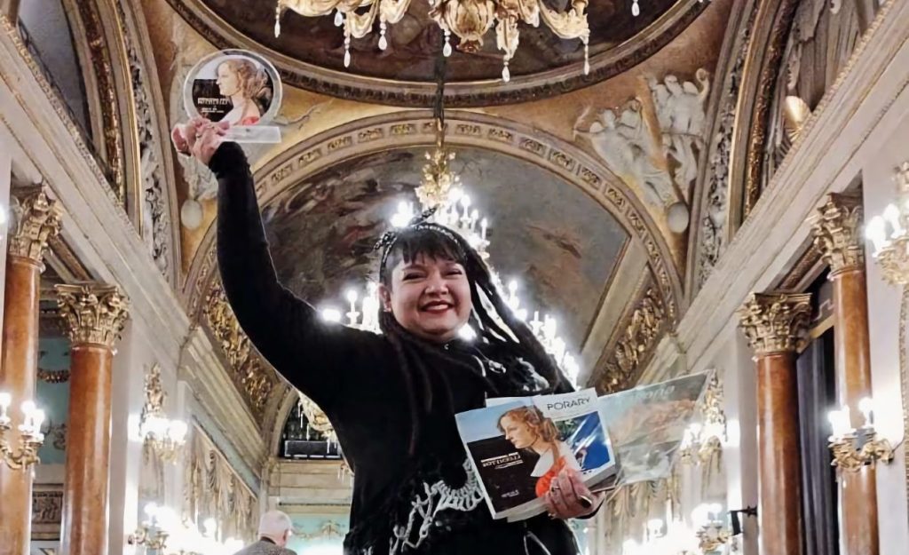Cecilia Acevedo - Con Su Premio