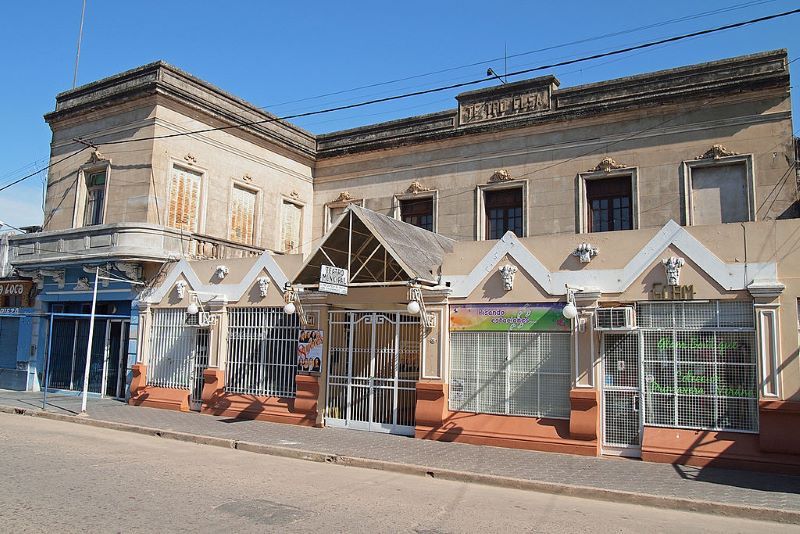 Teatro Municipal Solari - Frente