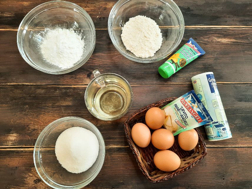 Ingredienti rotolo con crema di ricotta e fragole
