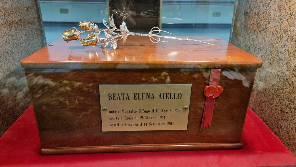La Tomba Di Suor Elena Aiello