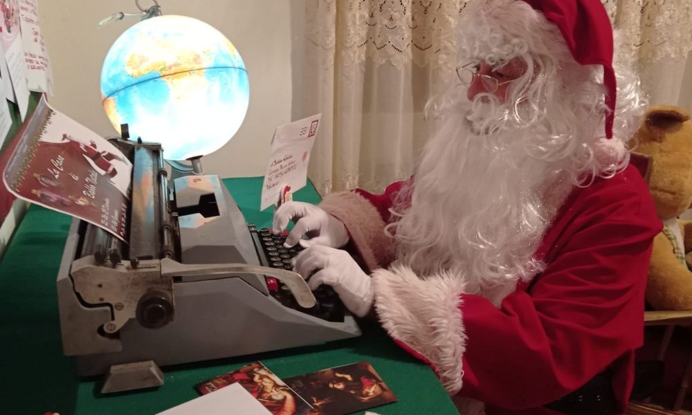 Casa Di Babbo Natale Scrive Le Lettere
