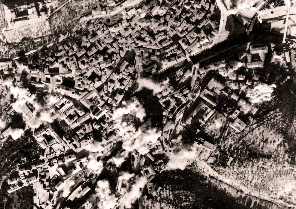 2 1943 04 12 Foto Scattata Da Uno Degli Aerei Che Hanno Bombardato Cosenza 12 Aprile 1943