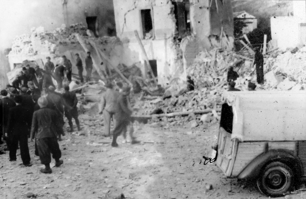 3 1943 08 Cosenza Case Del Rione Gergeri Colpite Dalle Bombe Ponte Alarico Agosto 1943