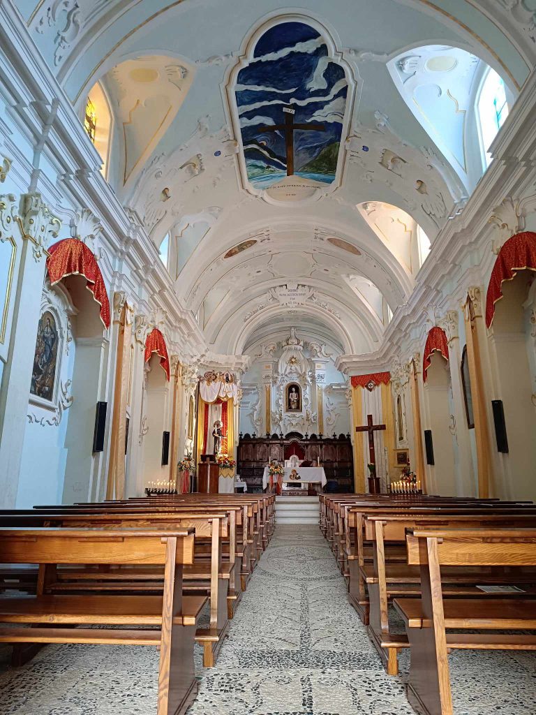 La chiesa di Sant'Antonio, navata