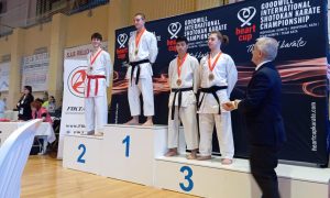 Karate palkintojenjakotilaisuus