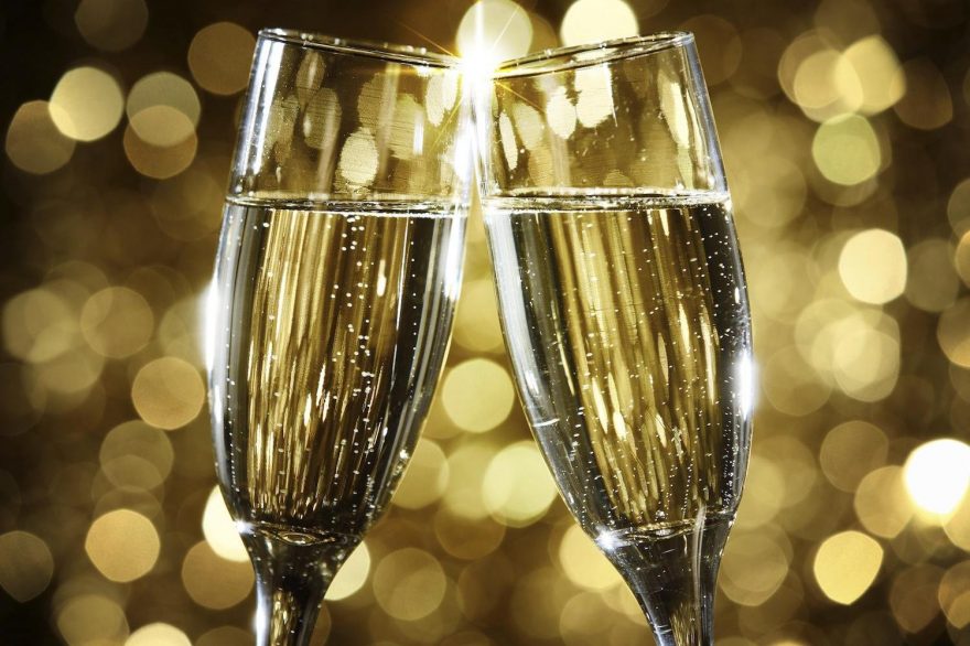 sparkling wine vs champagne, two excellences in comparison