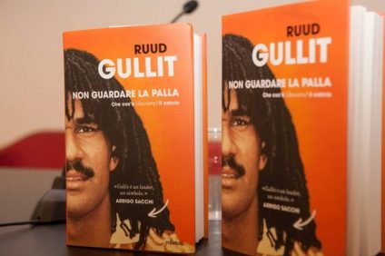 Don't look at the ball ”by Ruud Gullit: an Italian football lesson