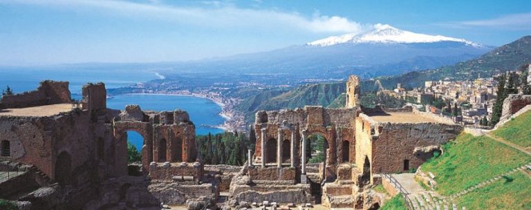 Taormina: una perla del Mediterraneo citata da Goethe e da Guy de Maupassant