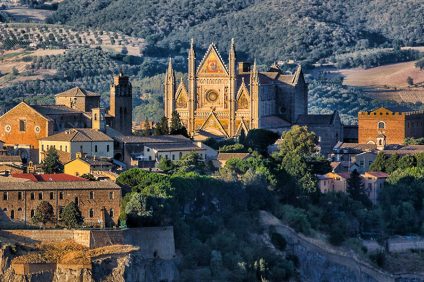 Orvieto: the suspended city to be discovered above and below