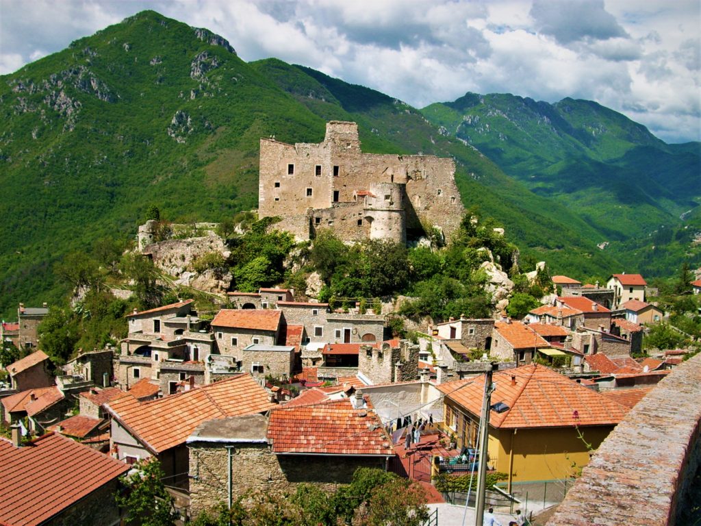 Castelvecchio_di_Rocca_Barbena