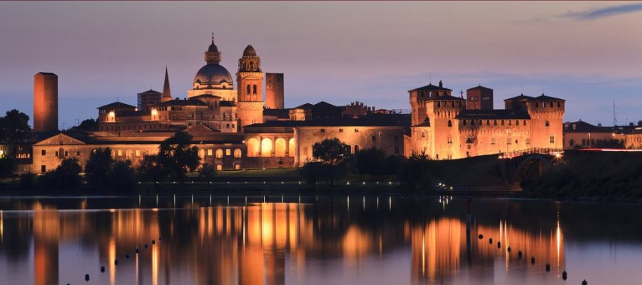 Natale a Mantova, la città che sembra galleggiare