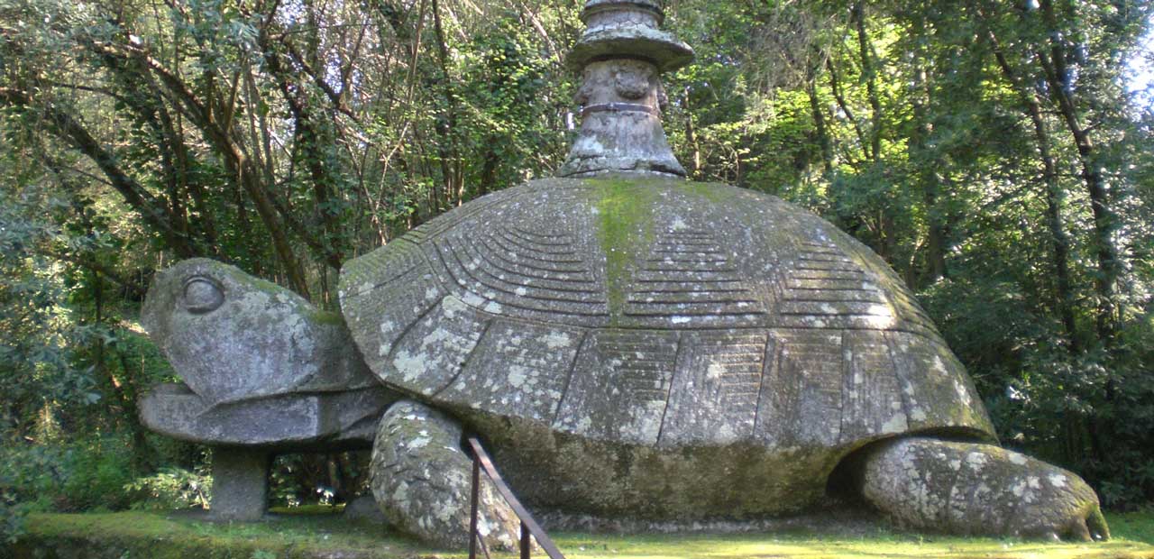 The turtle in basalt with the statue of Nike resting on its back