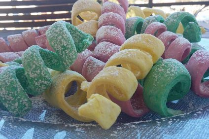 Baked streamers colored with powdered sugar