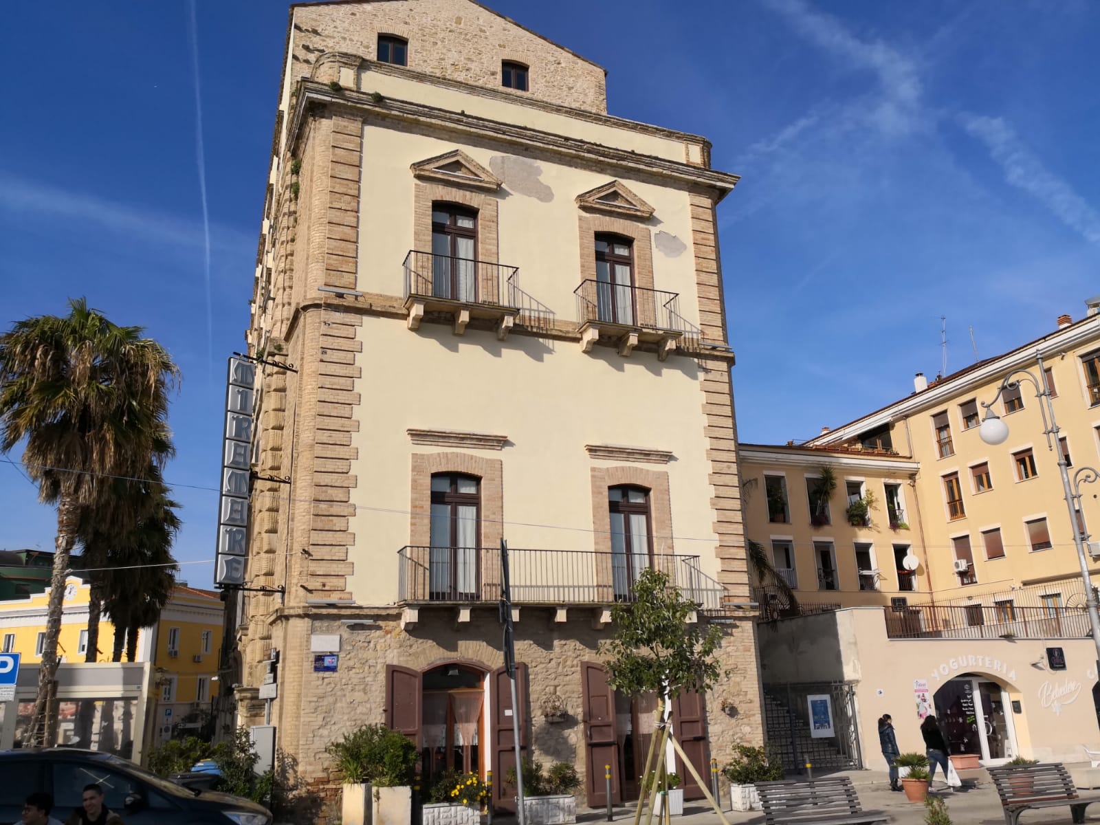 nel sito dell'antica porta del Carbonaro sorge oggi Palazzo Farnese