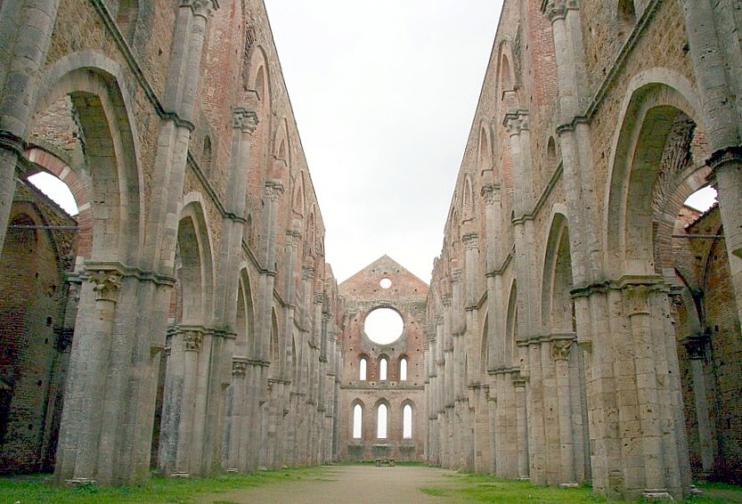 L'abbaye de San Galgano, où l'épée est conservée dans la roche