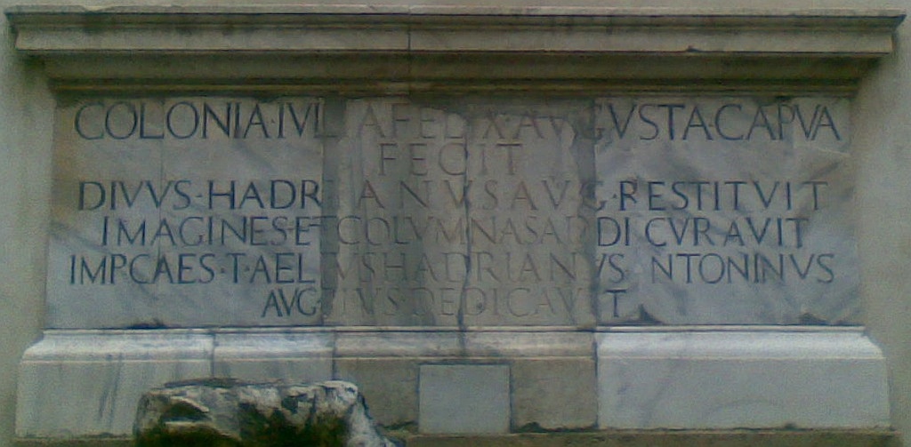 Amphithéâtre de Capoue - Inscription Colonia Iulia Felix