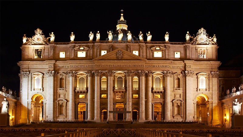 la basilica di San Pietro - foto notturna della basilica di San Pietro