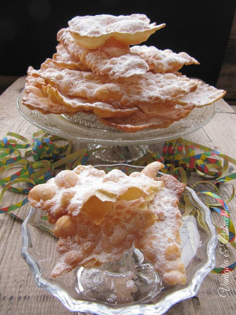 Chiacchiere di Iginio Massari con stelle filanti