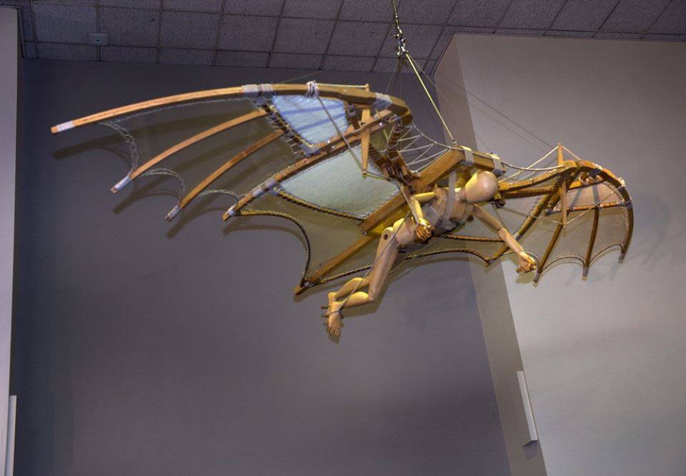 le ali inventate da Leonardo che immaginava di poter volare