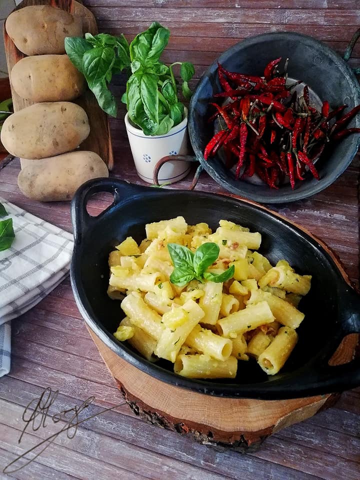 view from above of the pot with rigatoni