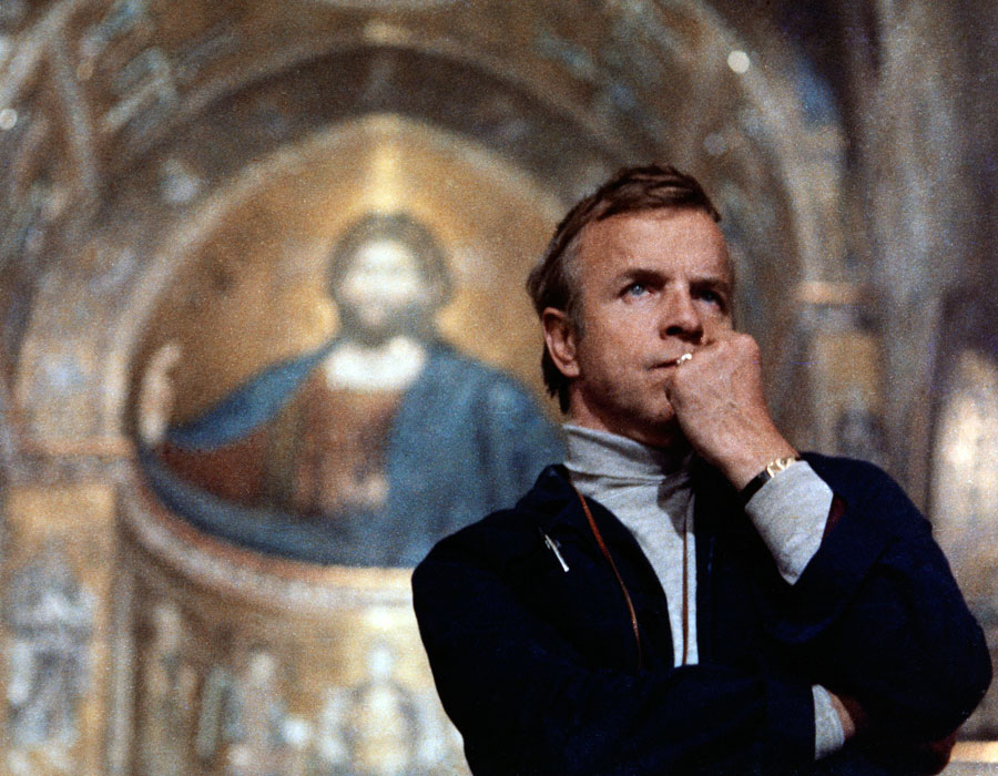 Franco Zeffirelli - imagen del director en la iglesia