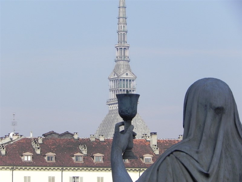 Esoteric Turin: the statue of faith