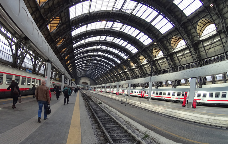 Fuorisede - Milan station