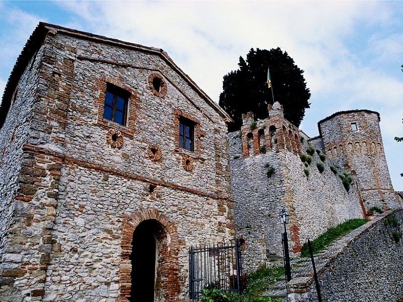 13 dimore infestate: Castello di Montebello