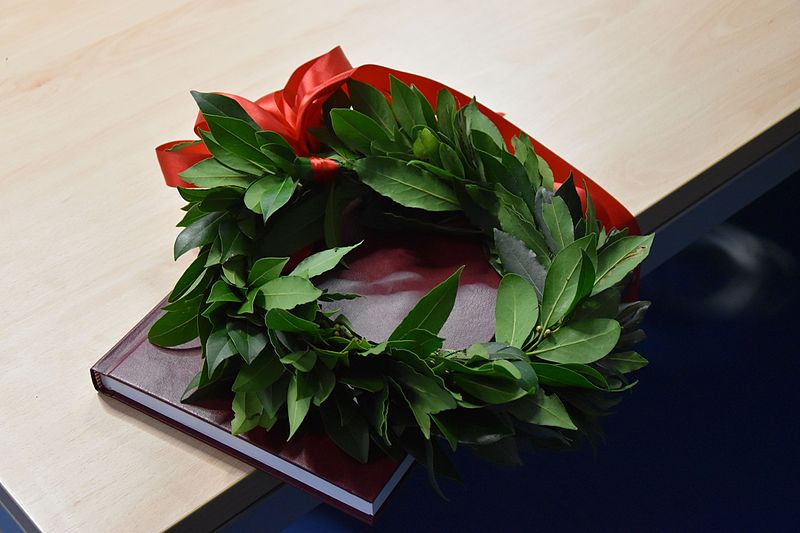 Elena Lucrezia Corner: Laurel wreath remaining on the book of Tesi