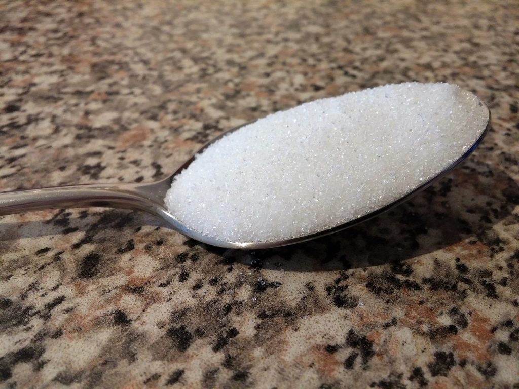 a spoon of white sugar